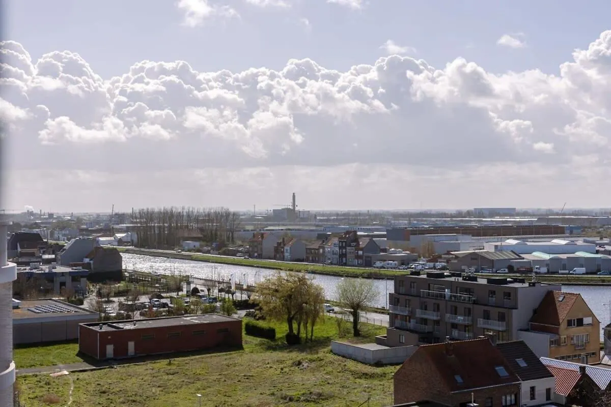 Huswell - Bright Apartment With Seaview Bredene